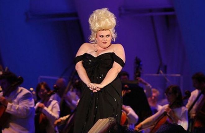 rebel-wilson-pequena-sereia