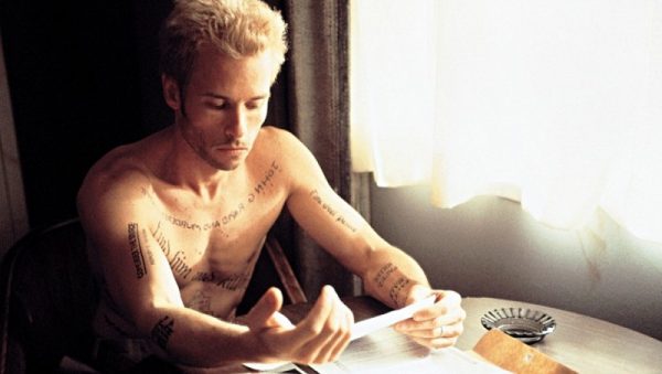 amnesia-memento-guy-pearce