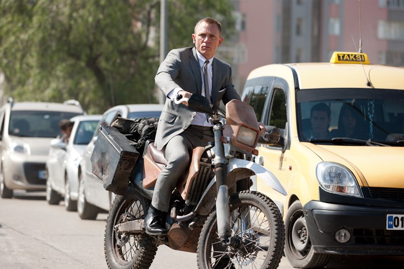 007-skyfall-terno