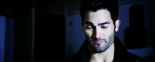 Resultado de imagem para gifs séries sorrindo