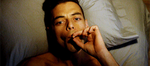 rami-malek-fumando-2