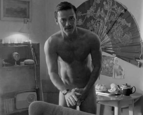 luke-evans-gif3
