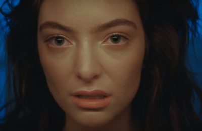 A cantora está produzindo um novo material (Reprodução)