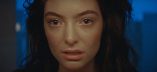 A cantora está produzindo um novo material (Reprodução)