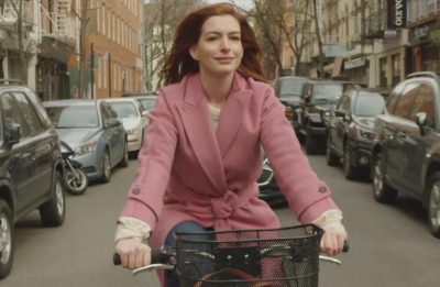 Anne Hathaway em "Modern Love" (Reprodução)