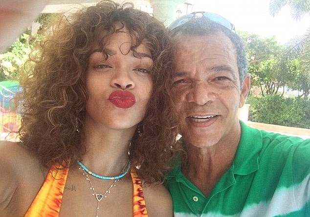 Rihanna envia respirador para o pai após saber que ele testou positivo para a Covid-19, diz site