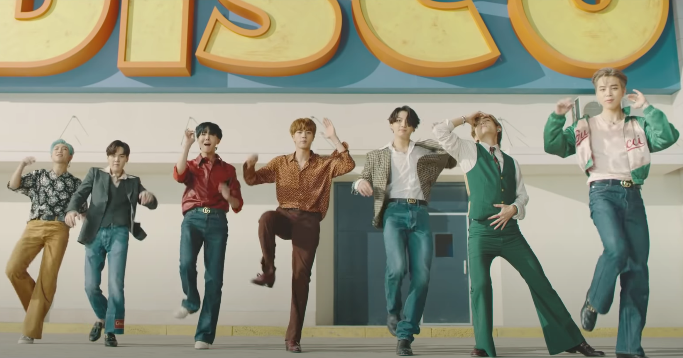 Após quebrar recorde, BTS lança segunda versão do clipe de “Dynamite”
