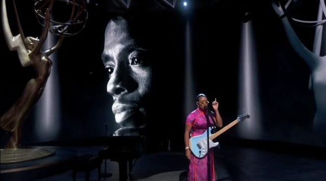 H.E.R. no Emmy 2020 (Reprodução)