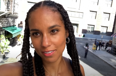 Alicia em selfie durante as gravações (Reprodução)