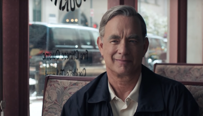 Tom Hanks no filme “A Beautiful Day in the Neighborhood” (Reprodução)