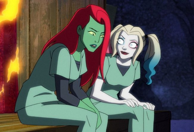 Hera Venenosa e Arlequina em cena de "Harley Quinn" (Reprodução)