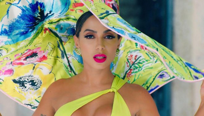 Anitta em ensaio promocional de "Me Gusta" (Divulgação)
