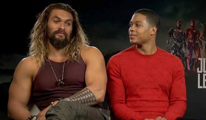 Jason Momoa e Ray Fisher em entrevista sobre "Liga da Justiça" (Reprodução)