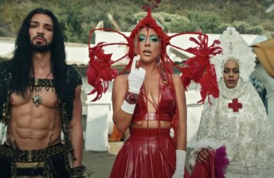 Sia Zami, Lady Gaga e Nicole Montgomery no clipe de "911" (Reprodução)