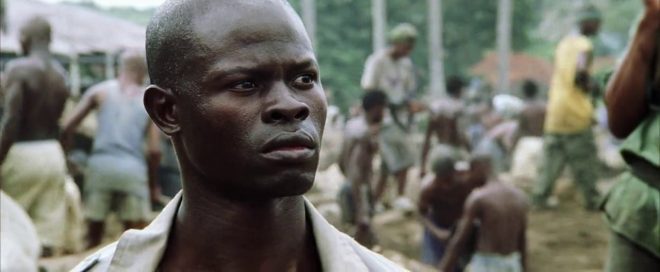 Djimon Hounsou em "Diamante de Sangue" (Reprodução)