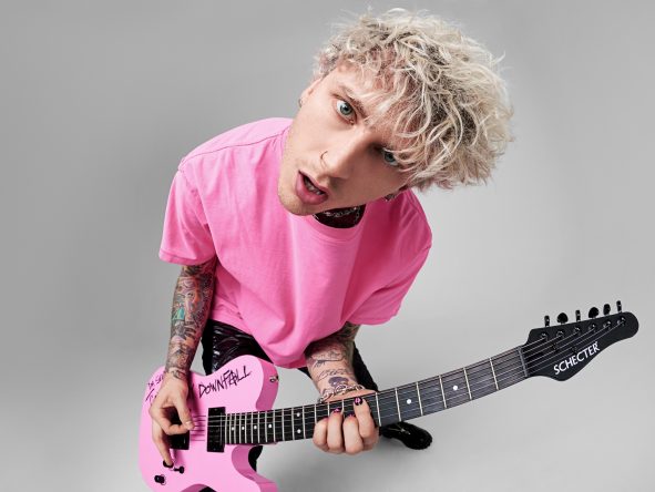 Novas canções têm produção de Travis Baker, do blink-182 (Foto: Divulgação)