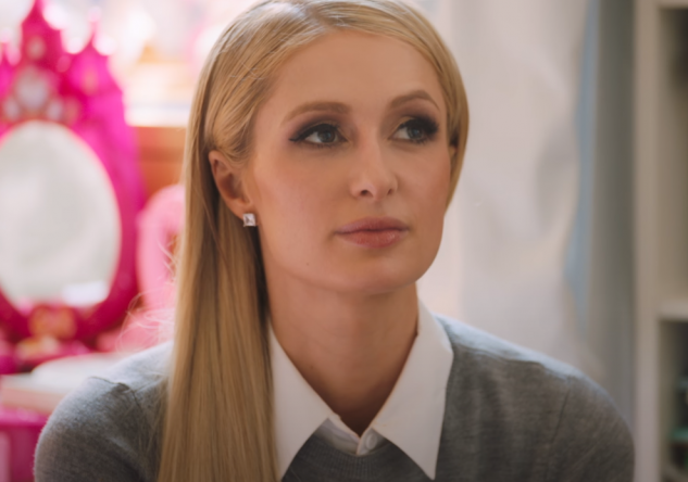 Paris Hilton durante gravação do doc (Foto: Reprodução)
