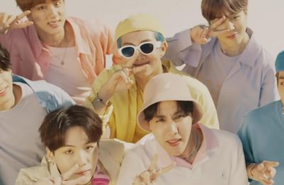 BTS em cena do clipe de "Dynamite" (Reprodução)