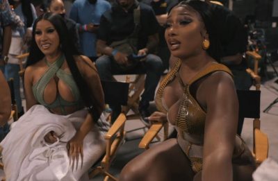 Cardi B e Megan Thee Stallion nos bastidores do clipe de "WAP" (Reprodução)