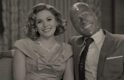 Elizabeth Olsen e Paul Bettany na série "WandaVision" (Reprodução)