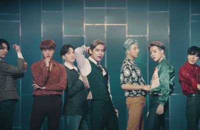 BTS no vídeo de "Dynamite" (Reprodução)