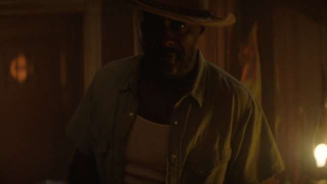 Idris Elba em clipe de "Concrete Cowboy" (Reprodução)