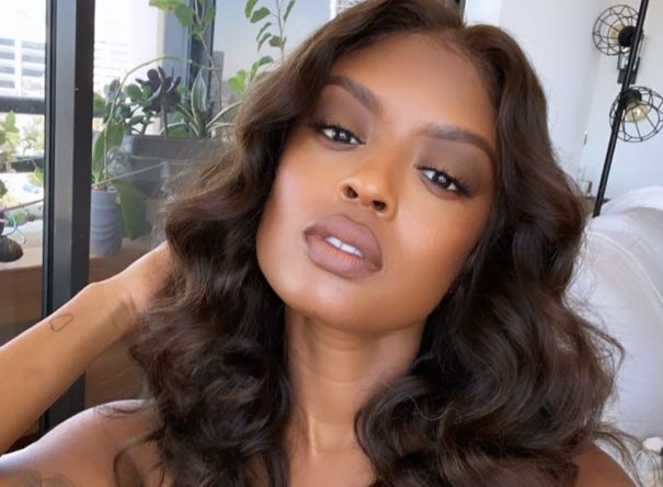 Javicia Leslie em selfie (Reprodução/Instagram)