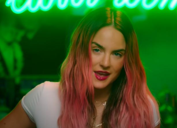JoJo em cena do clipe de "What U Need" (Reprodução)