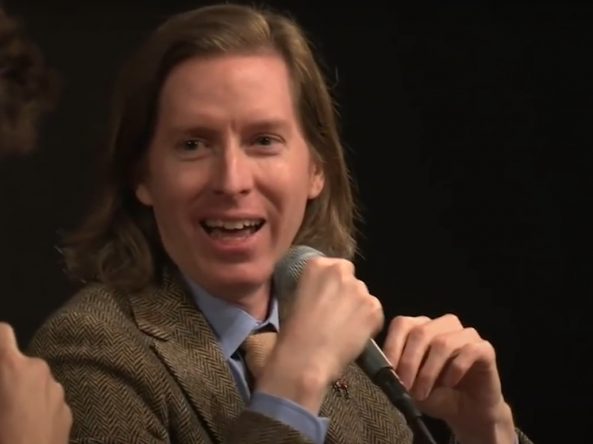 Wes Anderson em entrevista (Reprodução/Youtube)