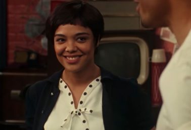 Tessa Thompson em cena de "Sylvie's Love" (Reprodução)