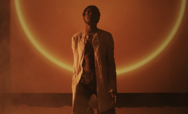 Labrinth só quer curtir um amor nada comum no single "No Ordinary" (Divulgação)