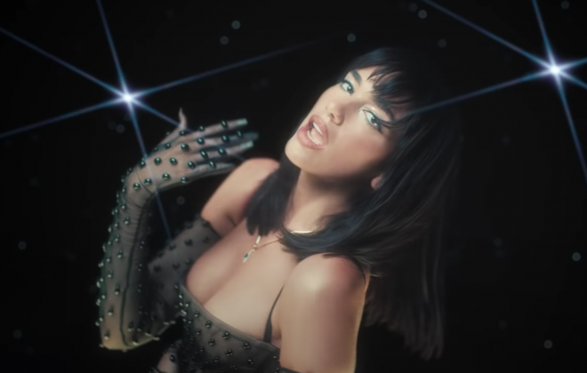 Cena do clipe do remix de "Levitating" (Reprodução)