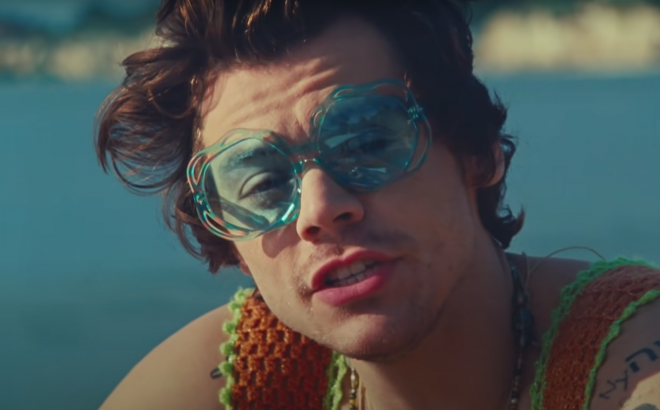 Cena do clipe "Watermelon Sugar" (Reprodução)
