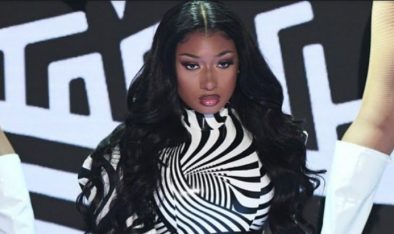 Megan Thee Stallion em apresentação no Saturday Night Live (Reprodução)