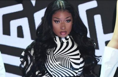 Megan Thee Stallion em apresentação no Saturday Night Live (Reprodução)