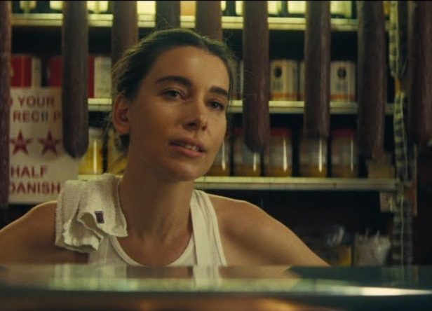 Danielle no clipe de "Man From the Magazine" (Reprodução)