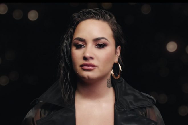 Demi Lovato no clipe de "Commander In Chief" (Reprodução)