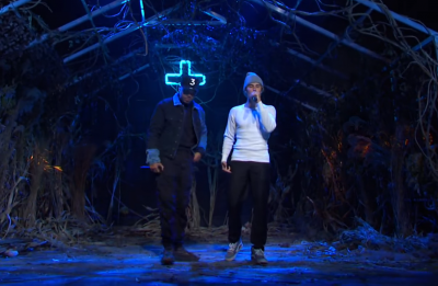 Justin Bieber e Chance The Rapper em performance no SNL (Reprodução)