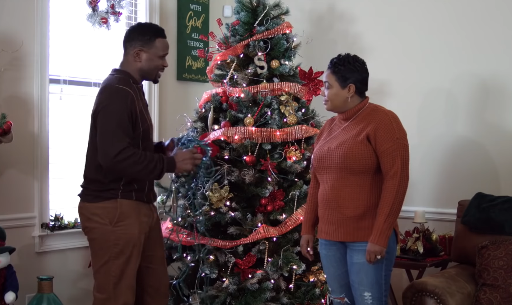 Darius McCrary e Kellie Shanygne Williams no trailer de "Christmas in Carolina" (Reprodução)