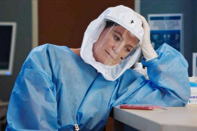 Ellen Pompeo em foto das gravações de "Grey's Anatomy" (Divulgação/ABC)