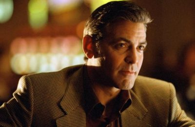 George Clooney em "Onze Homens e Um Segredo" (Reprodução)