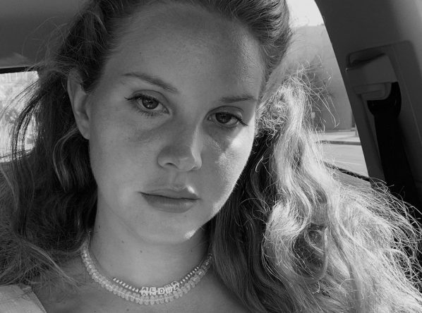 Lana Del Rey em foto publicada no Instagram (Reprodução)