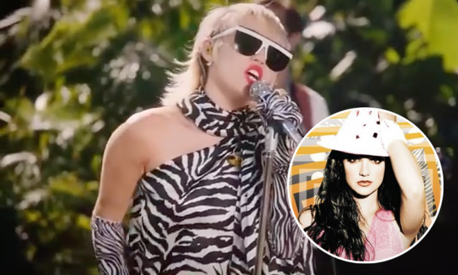 Cyrus no "Backyard Sessions"/Capa de "Blackout"