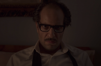 O ator Ahmed Amin em cena da série (Reprodução)