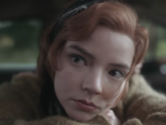aylor-Joy em cena da série "O Gambito da Rainha" (Reprodução)