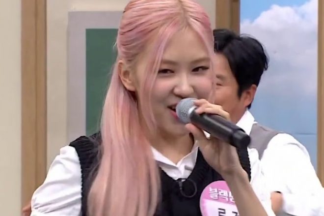 Rosé, do BLACKPINK, em programa de TV (Reprodução)