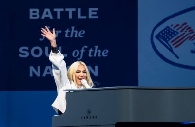 Lady Gaga ainda discursou sobre a importância do voto durante o evento (Getty Images)