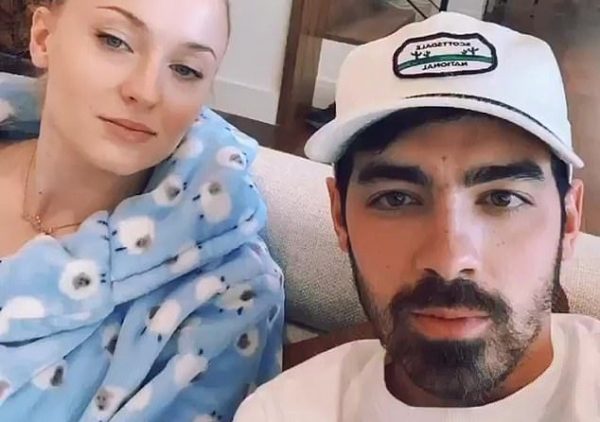 Sophie Turner e Joe Jonas em vídeo publicado no TikTok (Reprodução)