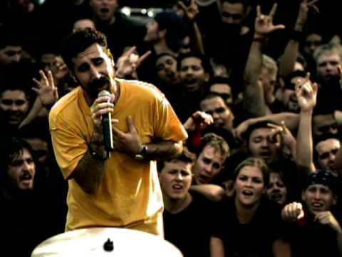 Clipe de "Shop Suey", hit de System Of A Down (Reprodução)