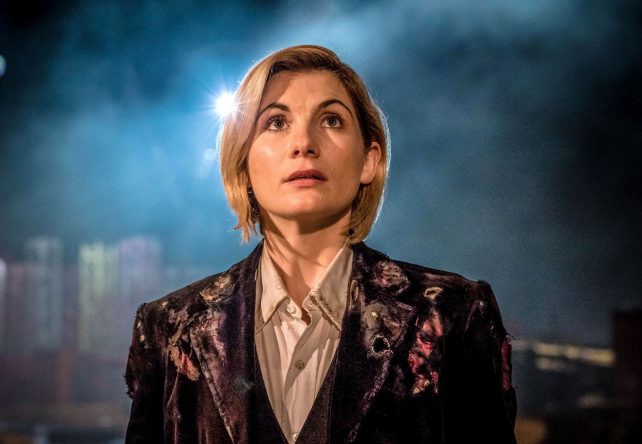 A atriz Jodie Whittaker continuará como protagonista de "Doctor Who" (Divulgação)